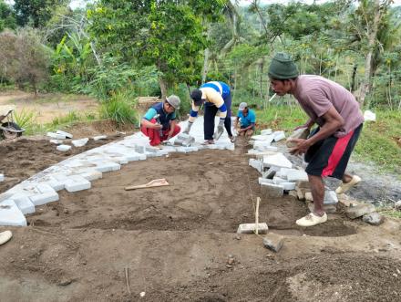 Pembangunan Jalan Lingkungan di Desa Sukokidul